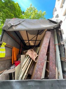 Debarasare si transport de mobilier vechi, canapele, saltele, moloz Cluj Floresti